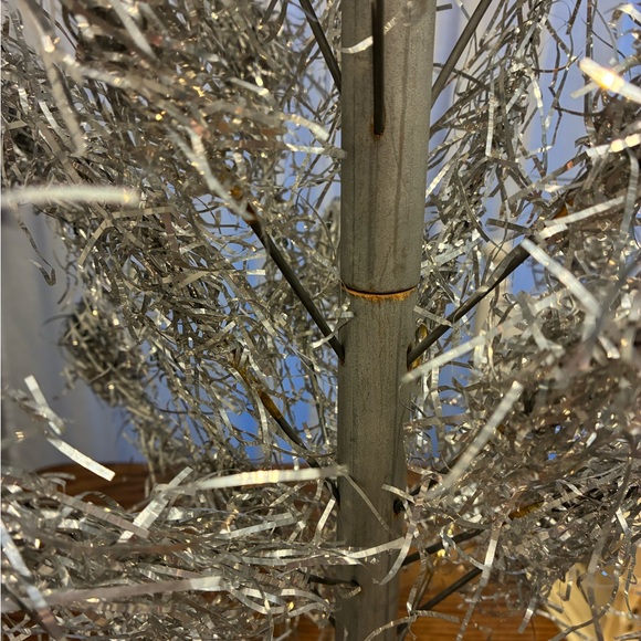 Vintage Pompom Aluminum Christmas Tree - Picture 12 of 13